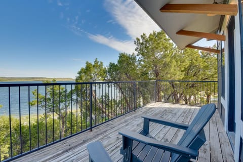 Modern Graford Cabin Walk to Possum Kingdom Lake! Cabin in Possum Kingdom Lake