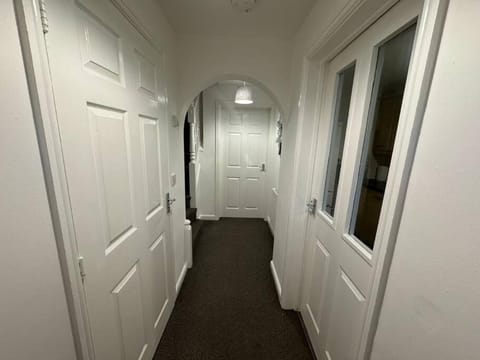 Modern TownHouse - 3 bed 2.5 bath 2 Private Gated Parking House in Wellingborough