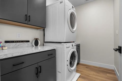 Slabtown 203 Luxury Condo Great Location House in Traverse City