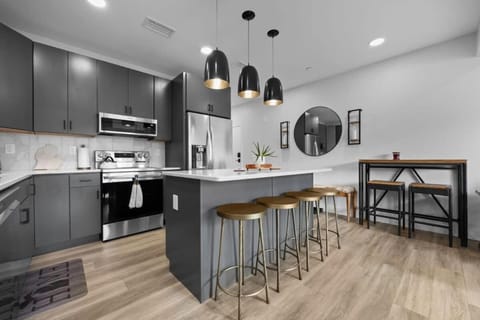 Slabtown 203 Luxury Condo Great Location House in Traverse City