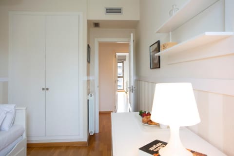 Bed, Photo of the whole room, Bedroom, wardrobe