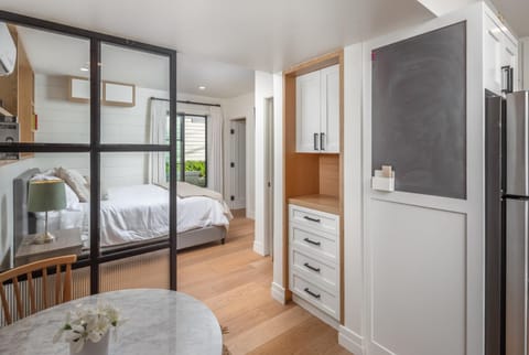 Bed, Kitchen or kitchenette, Photo of the whole room, Bedroom