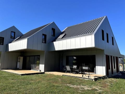 Property building, Day