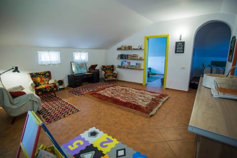 Living room, Photo of the whole room, Seating area, hair dresser