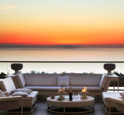 Balcony/Terrace, Decorative detail, Seating area, Landmark view, Sea view, Sunrise
