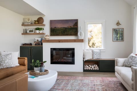 TV and multimedia, Living room, Seating area, flat iron