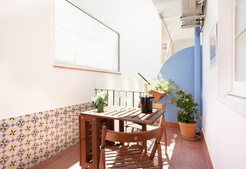 Patio, Off site, Day, On site