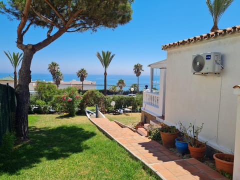 Property building, Day, Garden, Garden, Garden view, Sea view