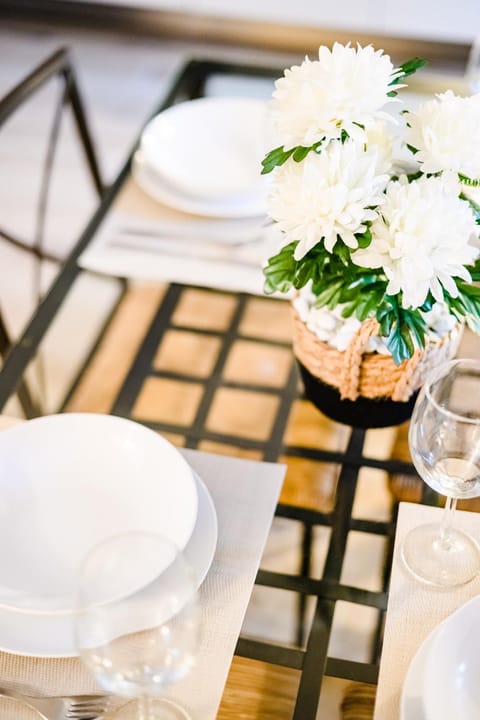 Food and drinks, Decorative detail, Dining area