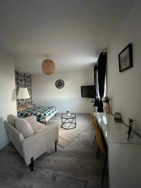 Charmant T1, parking privé, proche gare Apartment in Moulins