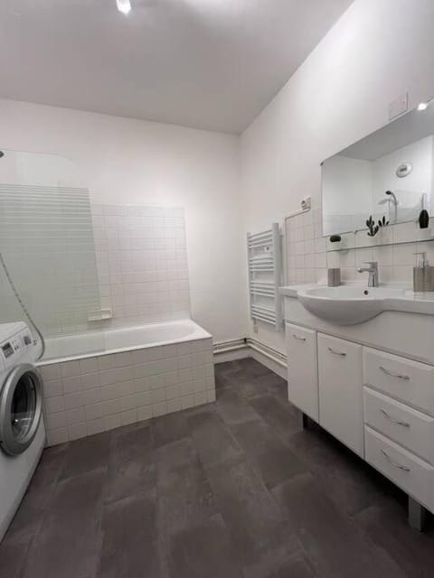 Charmant T1, parking privé, proche gare Apartment in Moulins