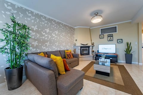 Communal lounge/ TV room, Living room