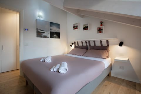 Bed, Photo of the whole room, Bedroom, towels, wardrobe