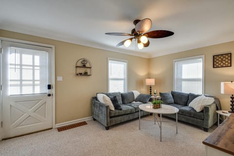 Quaint Cedar Rapids Home, 4 Mi to Downtown! House in Cedar Rapids
