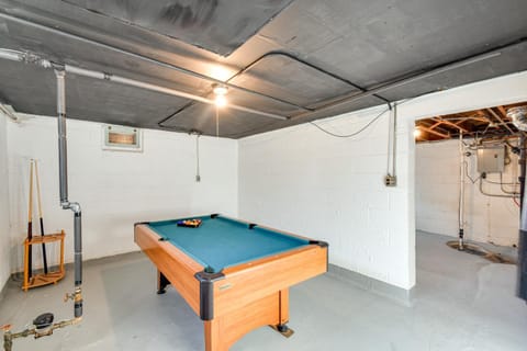 Quaint Cedar Rapids Home, 4 Mi to Downtown! House in Cedar Rapids