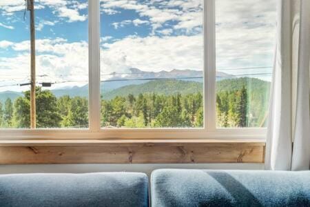 Cabin~Views~Heart of Town~W&D~Fireplace~Kitchen Cabin in Woodland Park