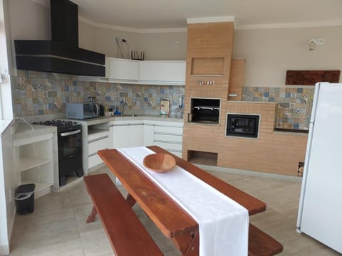 Kitchen or kitchenette, minibar, pet friendly, stove