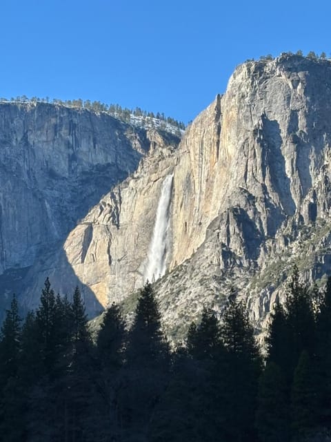 Wonky Donkey Den 30 mi to Yosemite Arch Entrance House in Bootjack