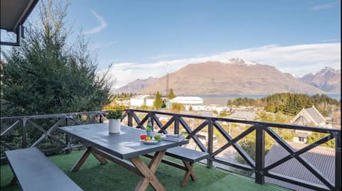 Balcony/Terrace, Mountain view