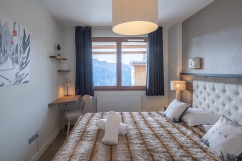 Living room, Photo of the whole room, Bedroom