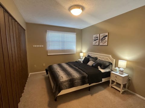 The Cozy Townhouse WPAFB & WSU Apartment in Fairborn