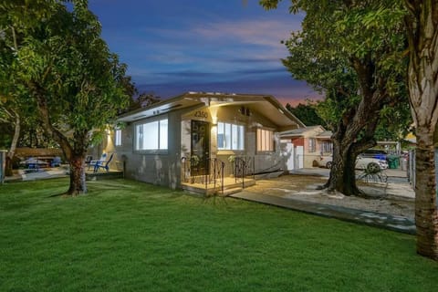 Wynwood Bungalow Hottub & Pking House in Miami