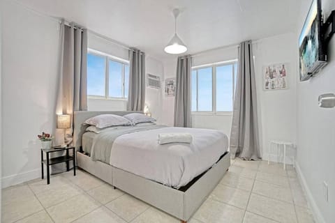 Wynwood Bungalow Hottub & Pking House in Miami