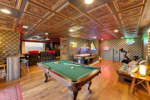 Game Room, Deck and Views Idyllic Slaty Fork Cabin Cabin in Shenandoah Valley