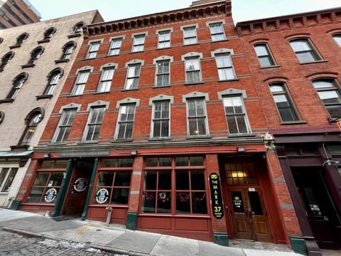 Downtown Albany 2 Bedroom + Workstation @ The Mark Apartment in Albany