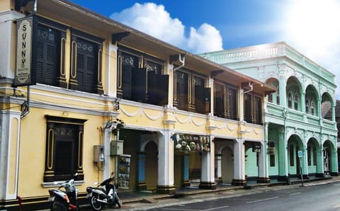 Facade/entrance