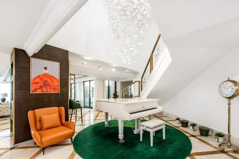 FAM Living- Luxe Penthouse in JBR Marina - Panaromic Sea View House in Dubai