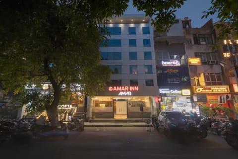 Property building, Night, Neighbourhood, City view, Street view, Location, Parking