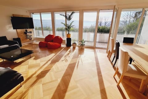 2,5 Zi Wohnung 80 qm, ggü Uni ENC - Hubi Apartment in Siegen