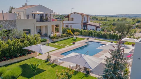 Property building, Patio, Spring, Day, Natural landscape, Garden, Garden view, Pool view, Swimming pool, Swimming pool, sunbed