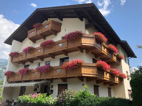 Gästehaus Neuhauser Apartment in Zell am Ziller