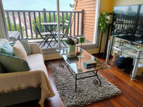 TV and multimedia, Living room, Garden view