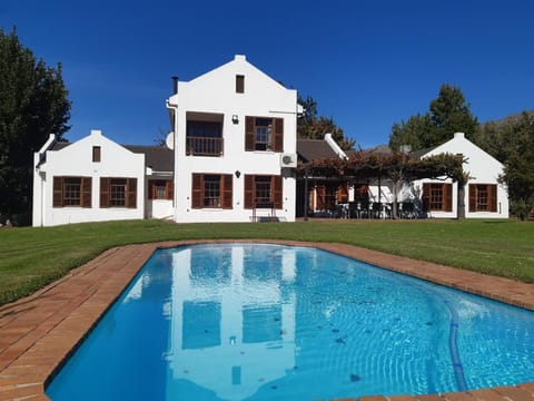 Property building, Garden, Garden view, Pool view, Swimming pool, Swimming pool