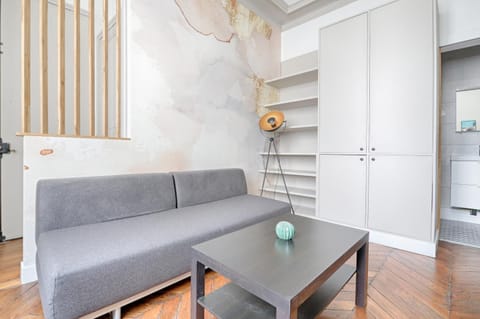 Liège - Saint-Lazare, Best location very central Apartment in Paris