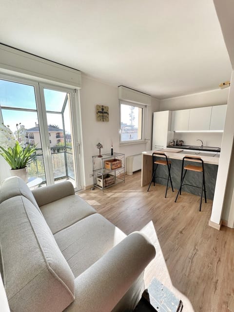 Kitchen or kitchenette, Seating area