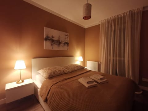 Bedroom, towels