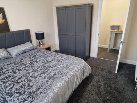 Bed, Bedroom, wardrobe