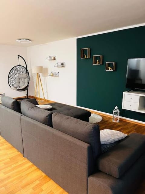 Communal lounge/ TV room, TV and multimedia, Living room, Seating area