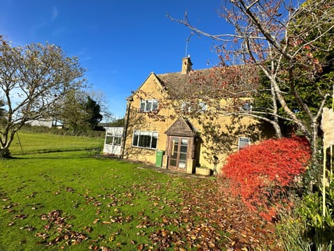 Property building, Natural landscape, Garden, Garden, Garden view