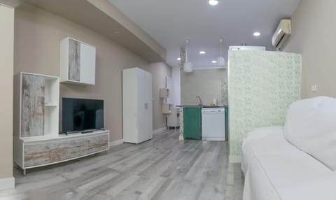 TV and multimedia, Kitchen or kitchenette, Living room