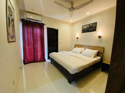 Bed, View (from property/room), Decorative detail, Decorative detail, Bedroom, Family, Family, Family, VIP, wardrobe, air conditioner, air conditioner