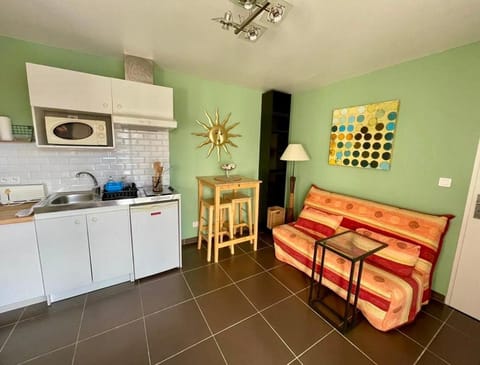 Kitchen or kitchenette, Seating area
