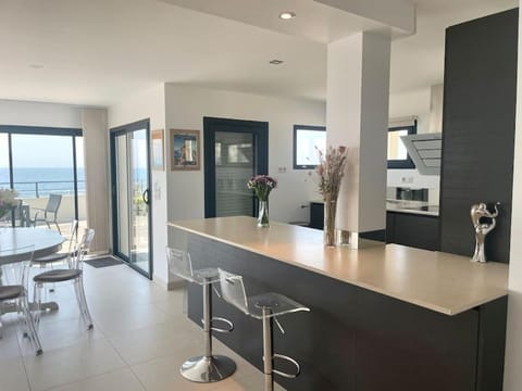 Kitchen or kitchenette, Dining area, minibar, pet friendly, stove