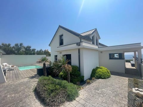 Property building, Natural landscape, Pool view, Swimming pool