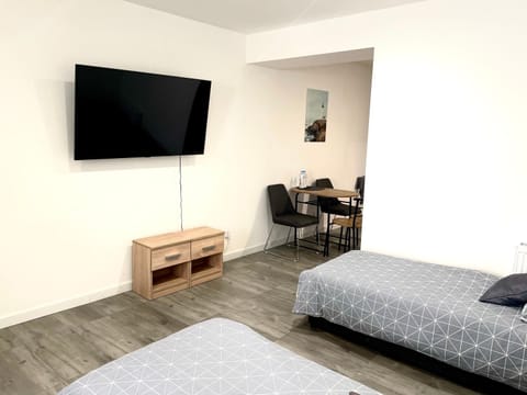 Communal lounge/ TV room, Bed, TV and multimedia, Living room, Photo of the whole room, Evening entertainment