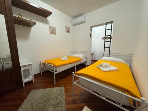 Bedroom, towels, air conditioner